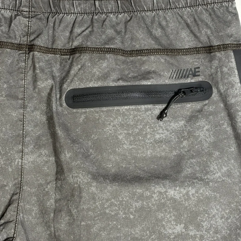 American Eagle AE Flex Men's Medium Gray Performance Athletic Training Shorts